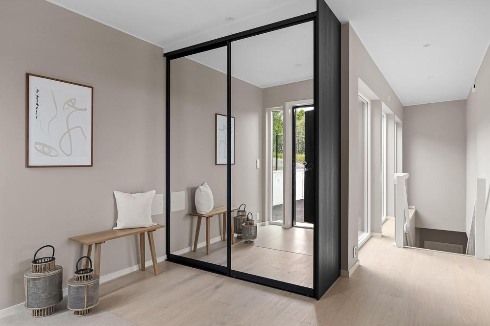 modern hallway-c35ca231c8ca4979975c9b956e7f05e0.jpg modern hallway