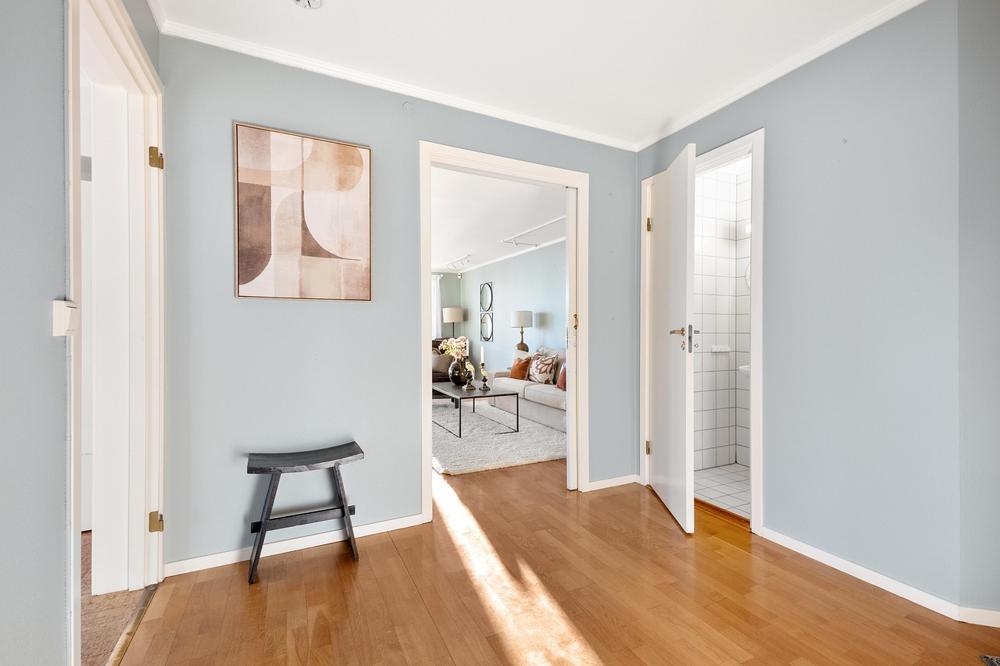 modern hallway-a198f9777b0e421ca82b1bac2aba13e5.jpg modern hallway